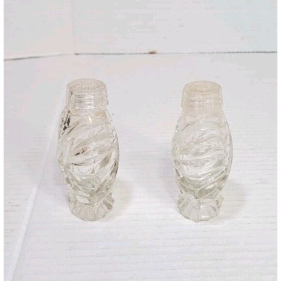 Vintage L.B. Rogers Pressed Glass Salt & Pepper Shakers 3" Collectible Set - Picture 2 of 4